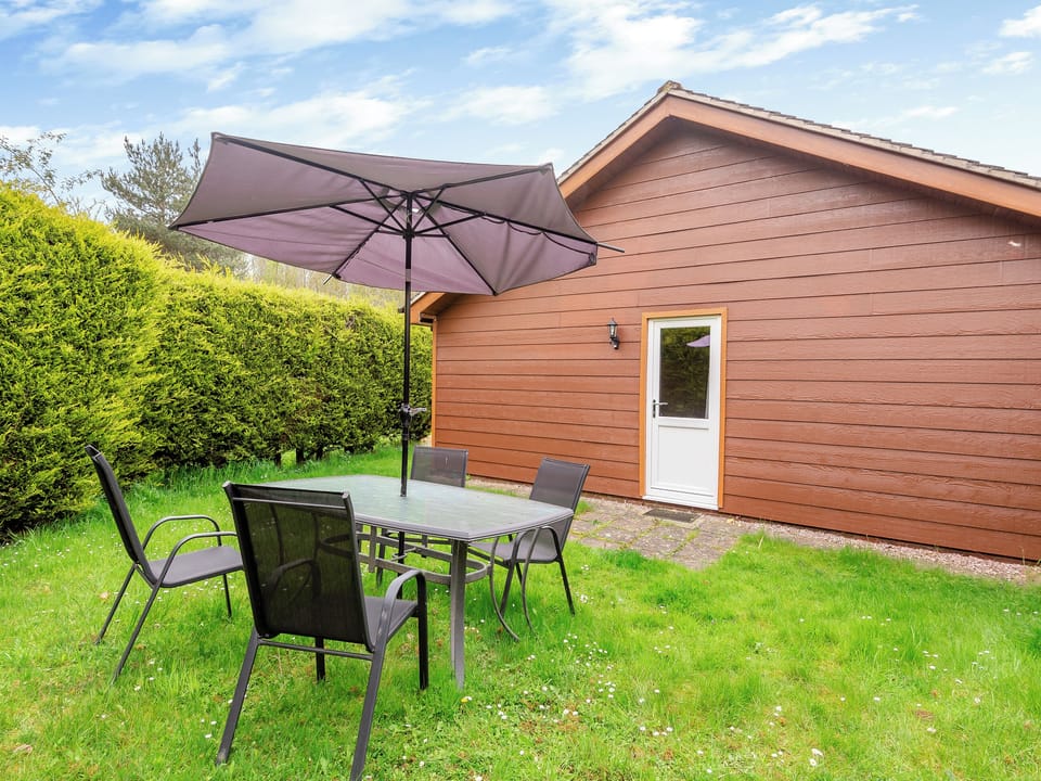 Garden | Swallow - Lakeside Retreat, Marston