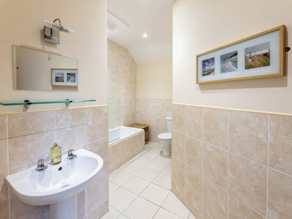 Bathroom | Cobbler&rsquo;s Cottage - Correction House Lane Cottages, Alnwick