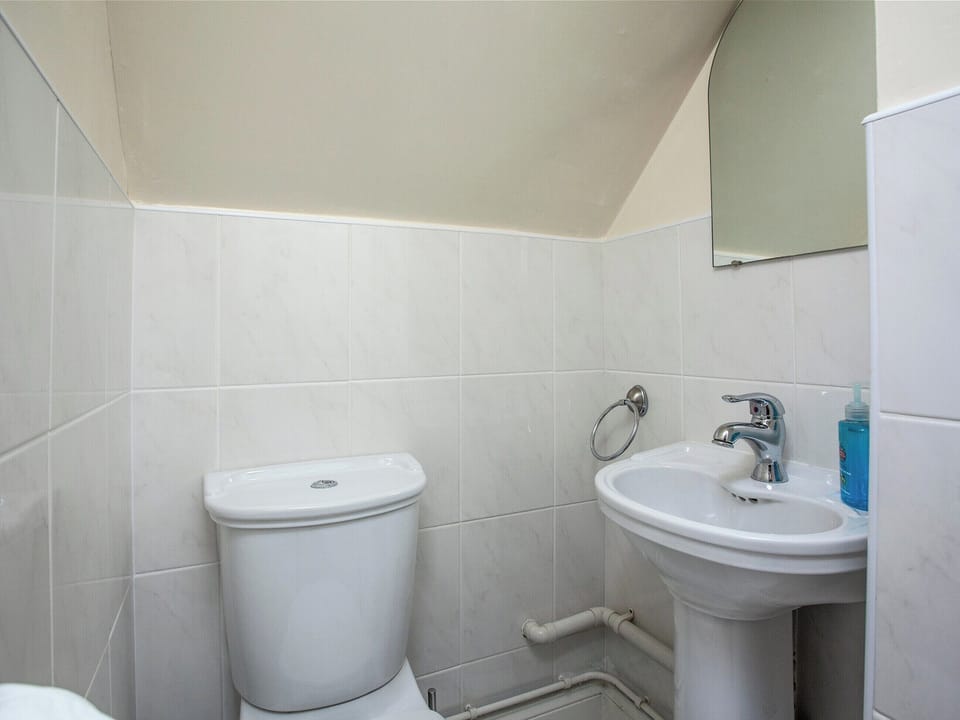En-suite | Inglewood Cottages 2, Kingswear, nr. Dartmouth
