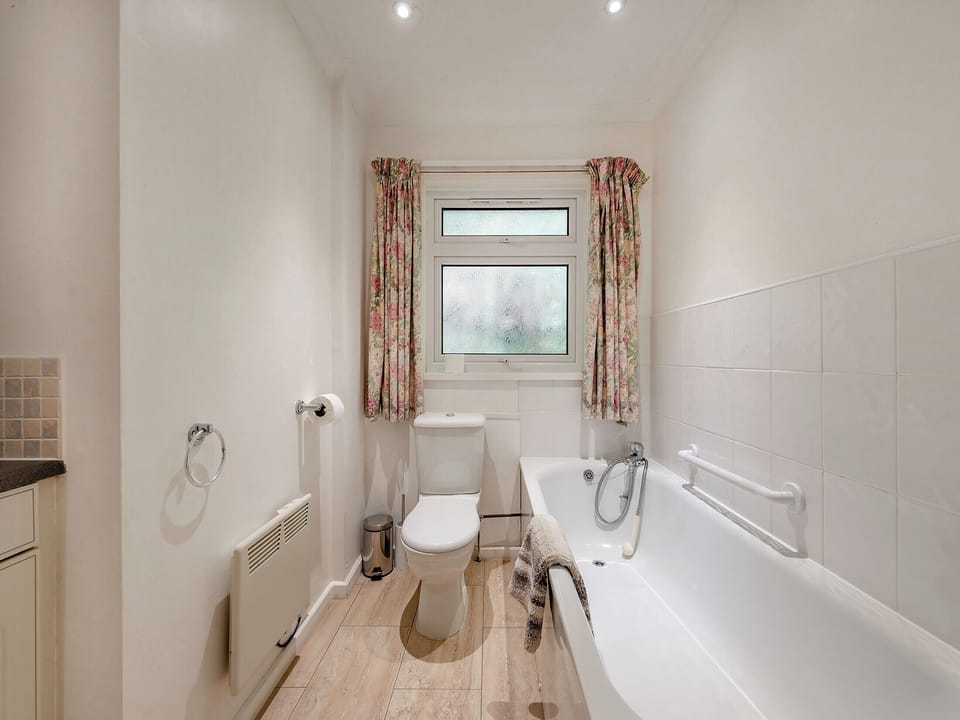 Bathroom | Five Bays View, Aberporth