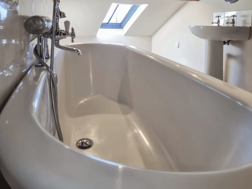 En-suite | Yr Hen Weithdy, Llanllechid near?Bangor