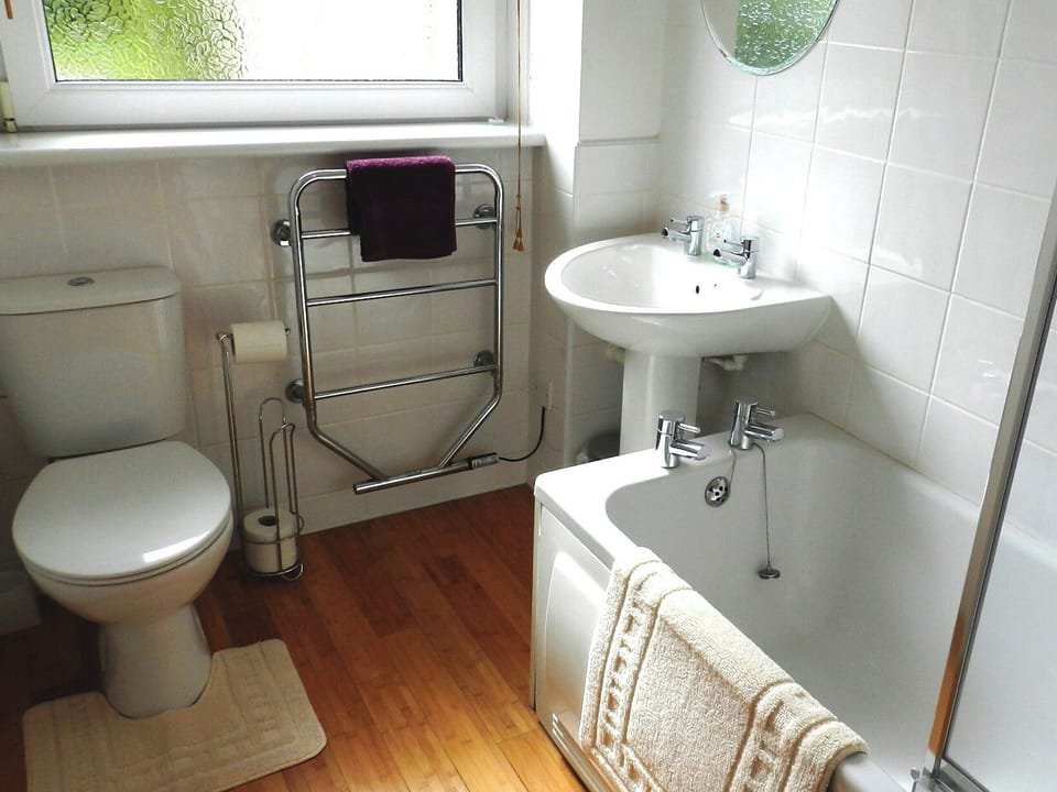 Bathroom | Hartholm, Brodick, Isle of Arran