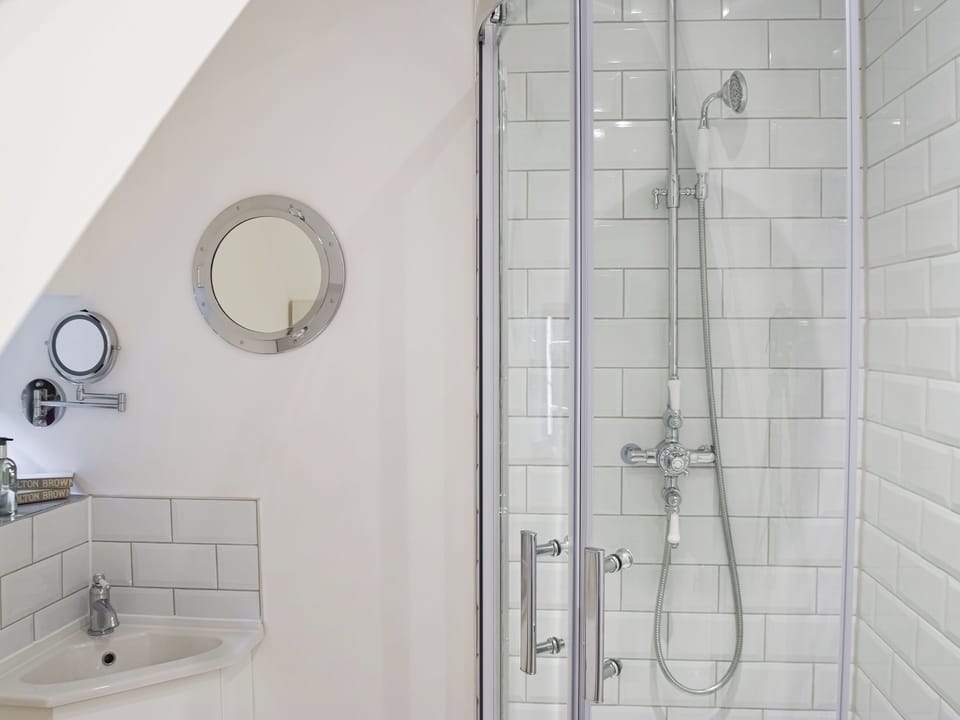 Bathroom | Shelduck Cottage, Holmfirth