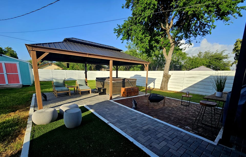 very spacious backyard, perfect for relaxing cooking out. 
