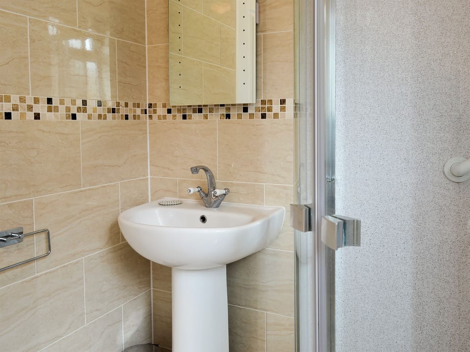 Shower room | Lighthouse View, Flamborough near Bridlington