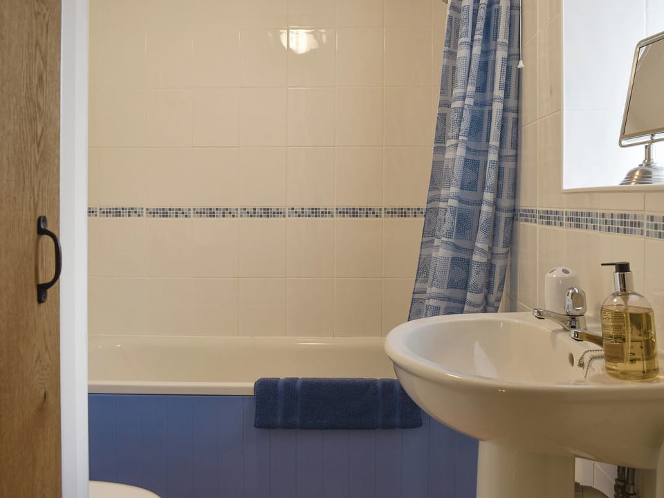 Family bathroom with shower over bath | The Linney - Cartole Cottages, Pelynt, near Looe