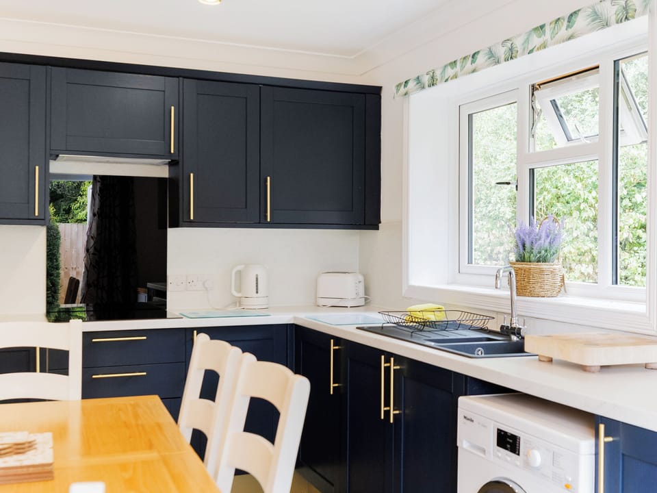 Open plan living space | Kingfisher - Lakeside Retreats, Marston