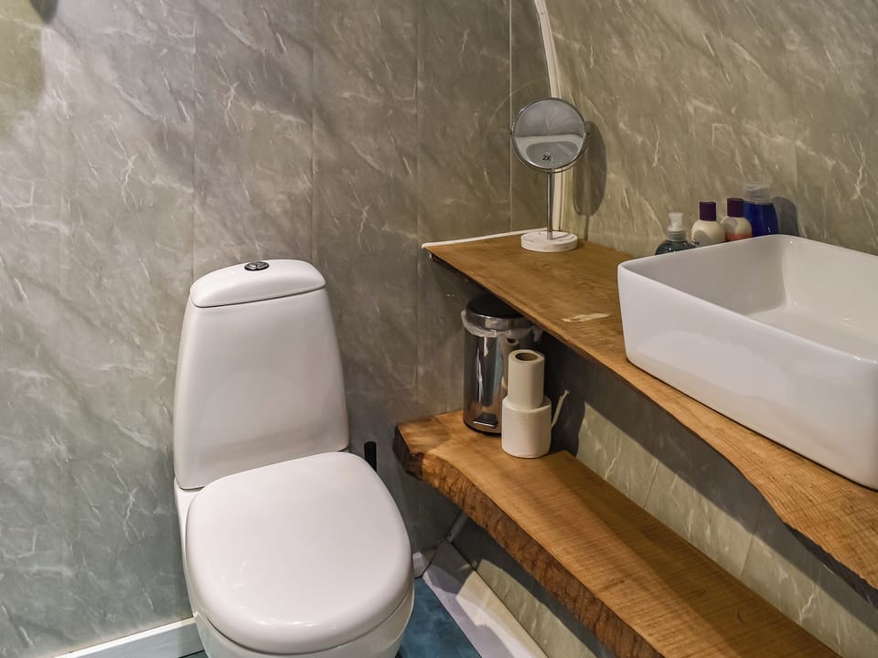 Bathroom | The Orb, Hastingleigh, near Ashford
