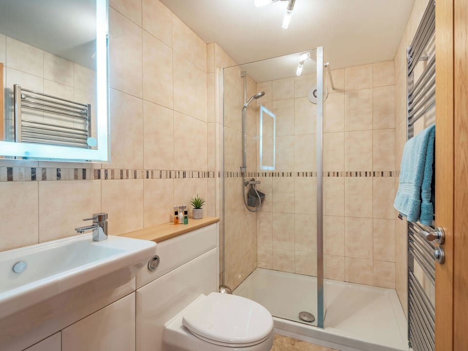 Shower room | Yr Efail - Penrhyn Farm Cottages, Llanfwrog, near Holyhead