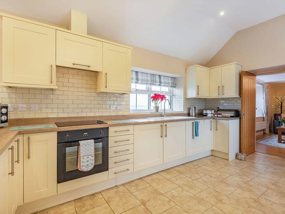 Kitchen | Yr Efail - Penrhyn Farm Cottages, Llanfwrog, near Holyhead