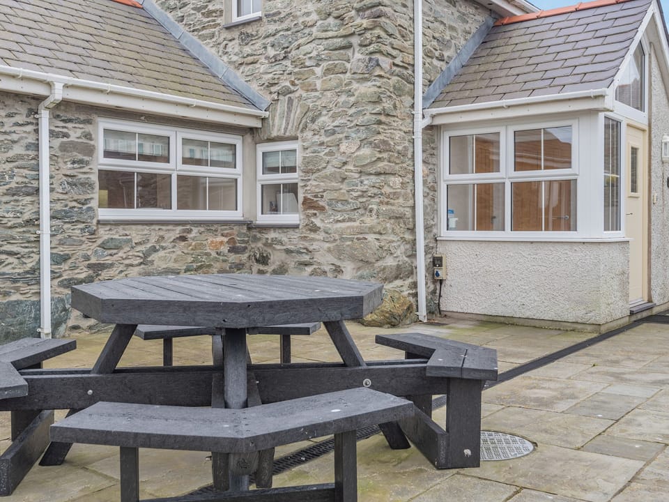 Sitting-out-area | Yr Efail - Penrhyn Farm Cottages, Llanfwrog, near Holyhead