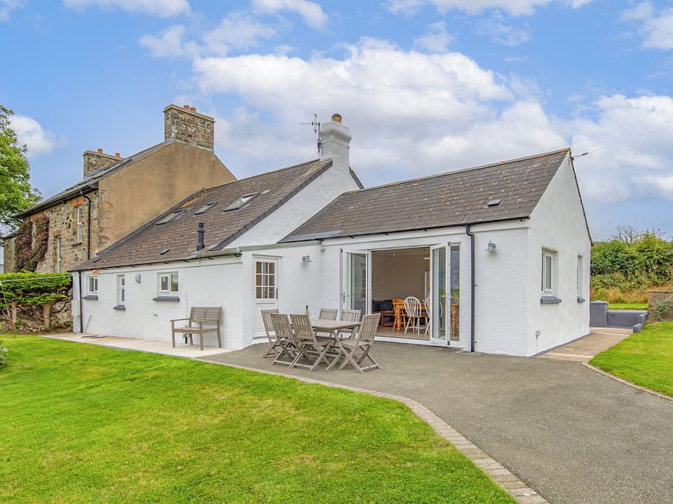 Outdoor area | Morlan Cottage, Newport