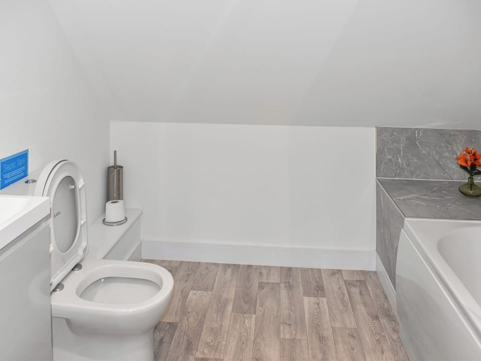Bathroom | Shannon - Fair Isle Holiday Cottages, Near Newport