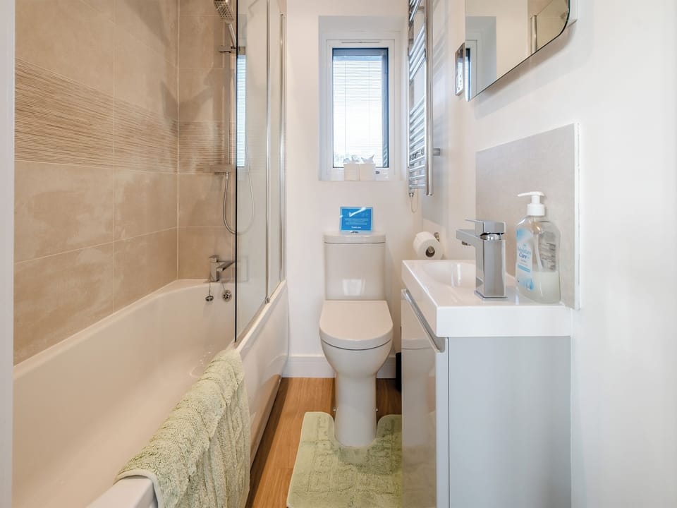 Bathroom | Fastnet - Fair Isle Holiday Cottages, Near Newport