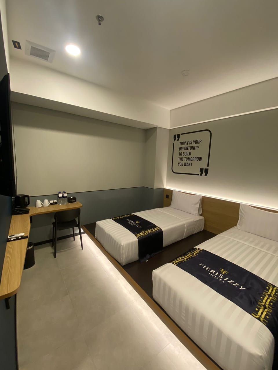 Desk, laptop workspace, WiFi (free)