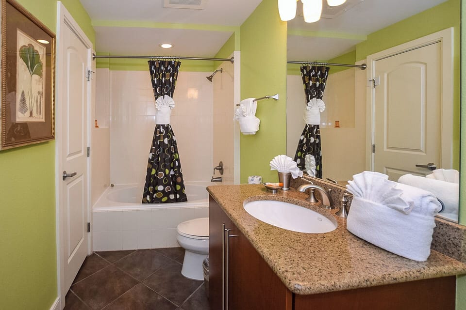 Full Bathroom 2 off guest bedroom 2