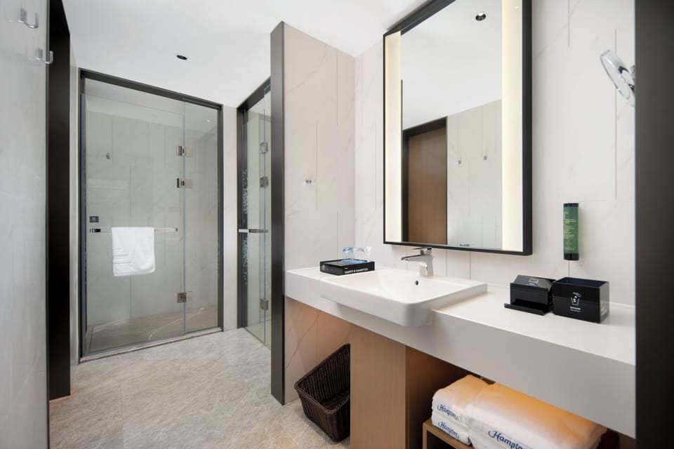 Luxury Single Room | Bathroom | Shower, rainfall showerhead, designer toiletries, hair dryer