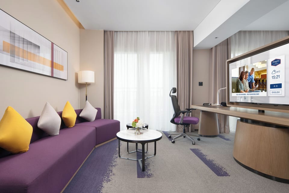 Luxury Single Room | Desk, laptop workspace, WiFi (free), bed sheets