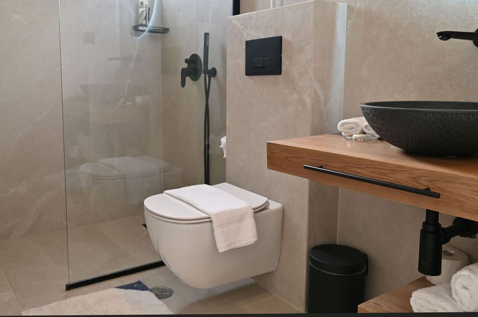 5 bedrooms, minibar, soundproofing