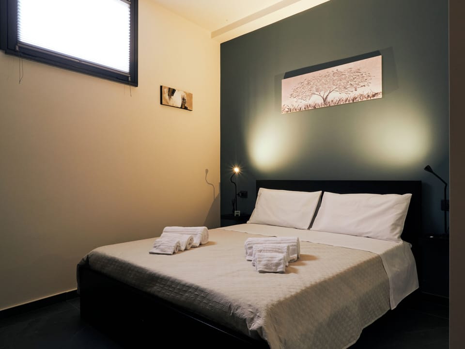 Basic Double Room | In-room safe, free WiFi, bed sheets