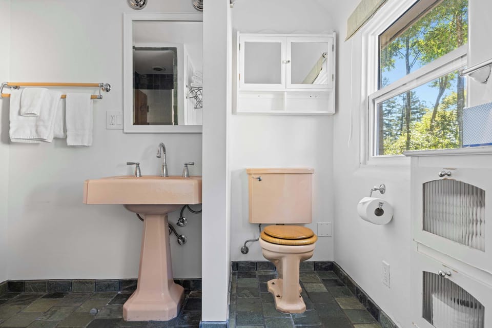 Upstairs shared bathroom.