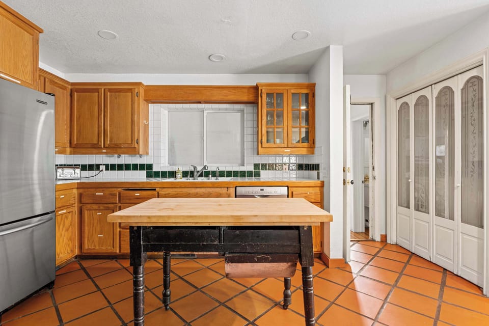 The generously sized kitchen offers plenty of space to make your meals.