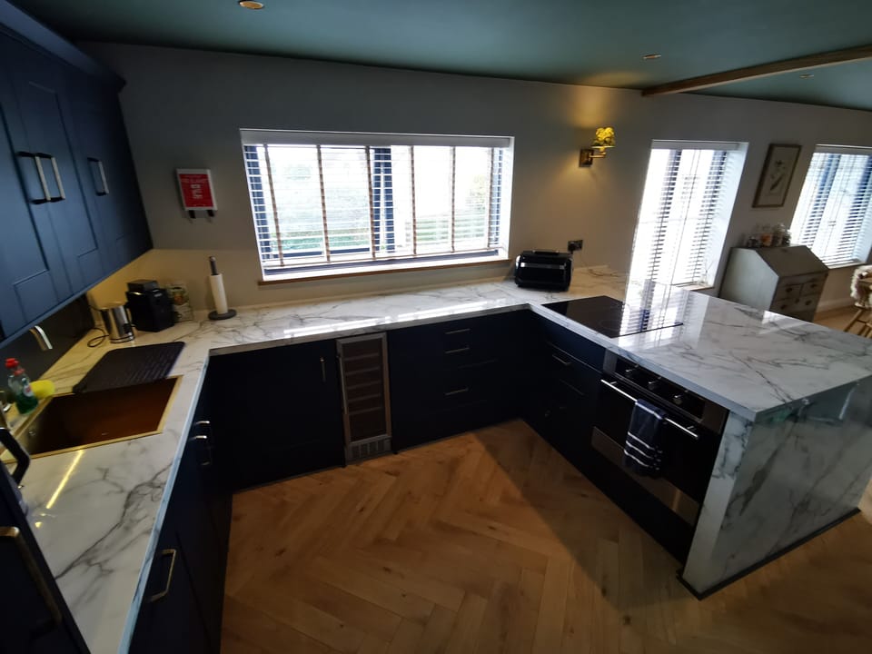 Kitchen with Breakfast Bar