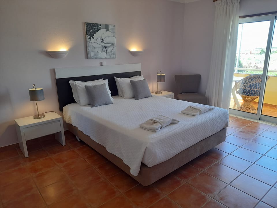 Room, 1 Bedroom, Non Smoking, Private Bathroom | Hypo-allergenic bedding, in-room safe, blackout drapes, free WiFi