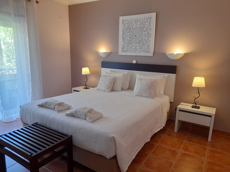 Room, 1 Bedroom, Non Smoking, Private Bathroom | Hypo-allergenic bedding, in-room safe, blackout drapes, free WiFi
