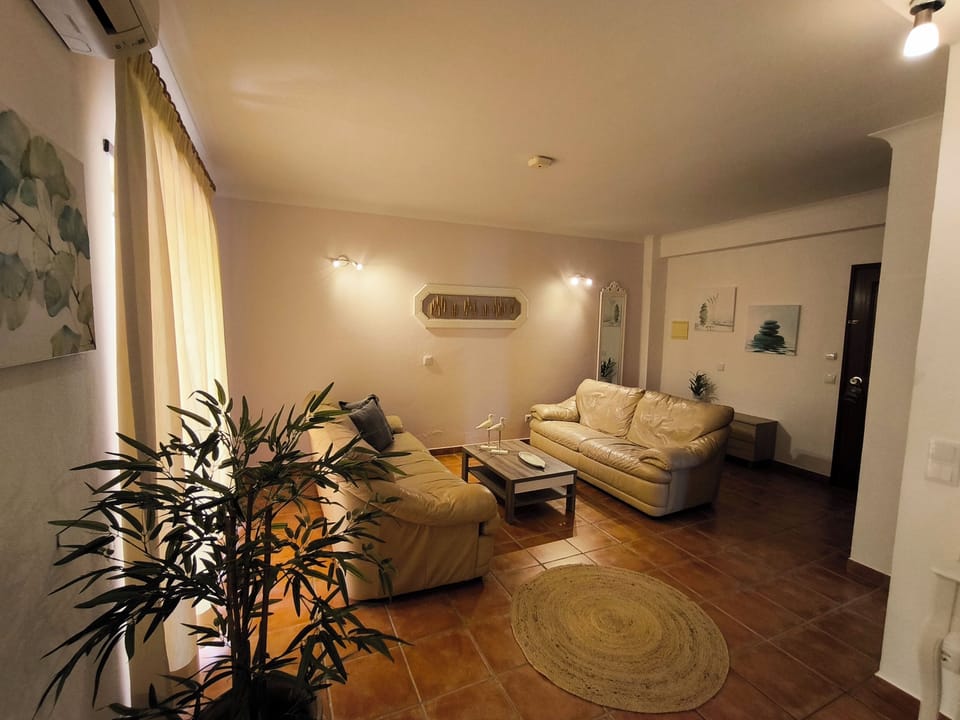 Studio Suite, Non Smoking, Garden View | Hypo-allergenic bedding available, in-room safe, blackout drapes