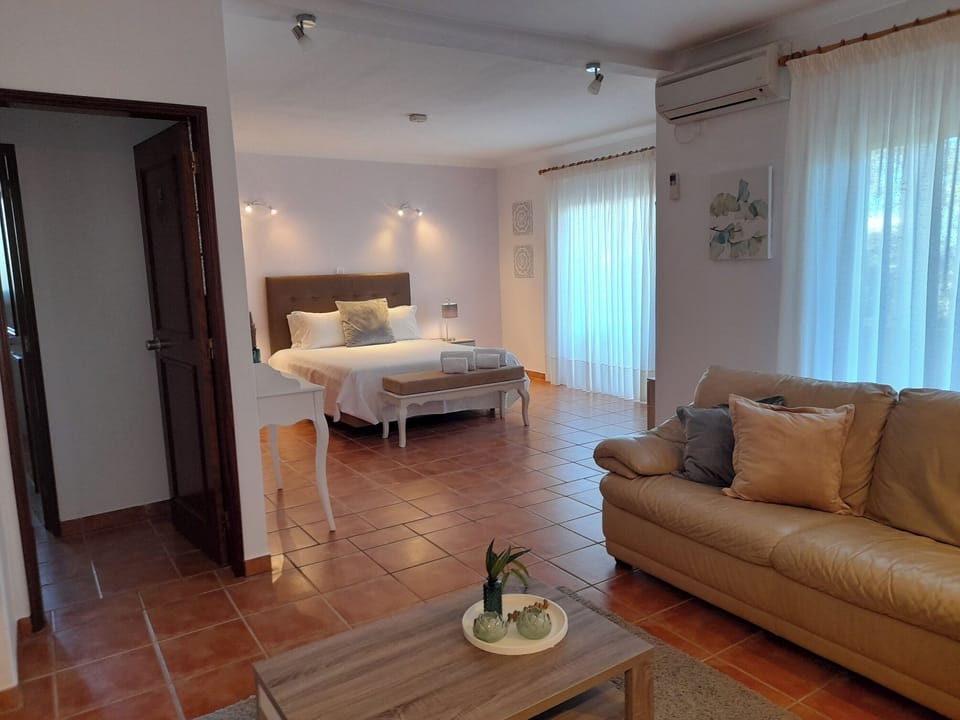 Studio Suite, Non Smoking, Garden View | Hypo-allergenic bedding, in-room safe, blackout drapes, free WiFi