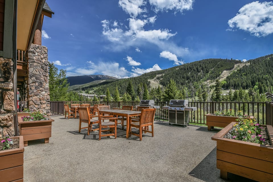 Hidden River Lodge courtyard #summer