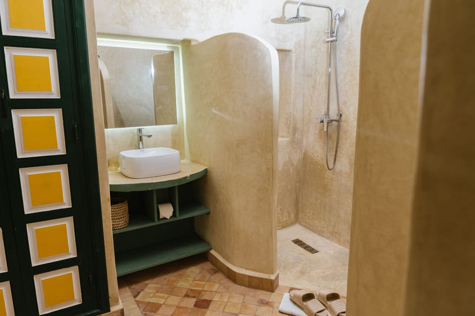 Deluxe Double Room, Ensuite (Double Room) | Bathroom | Shower, rainfall showerhead, designer toiletries, hair dryer
