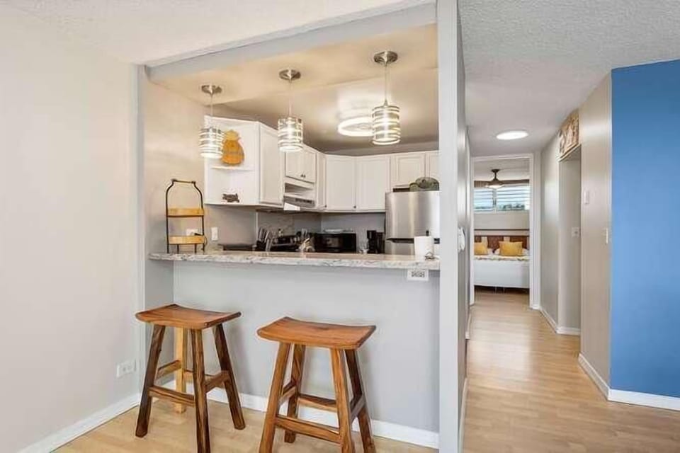 Condo, Multiple Beds (Kona Alii 407) | Private kitchen | Oven, toaster