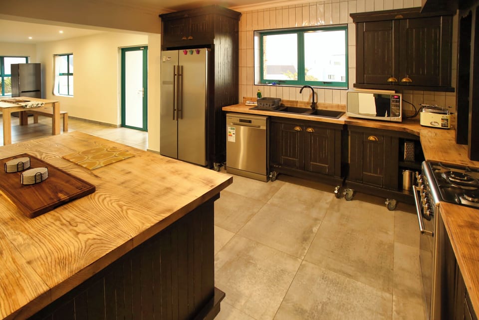 Basic House, Balcony, Sea View | Private kitchen | Electric kettle, toaster, freezer, kitchen islands