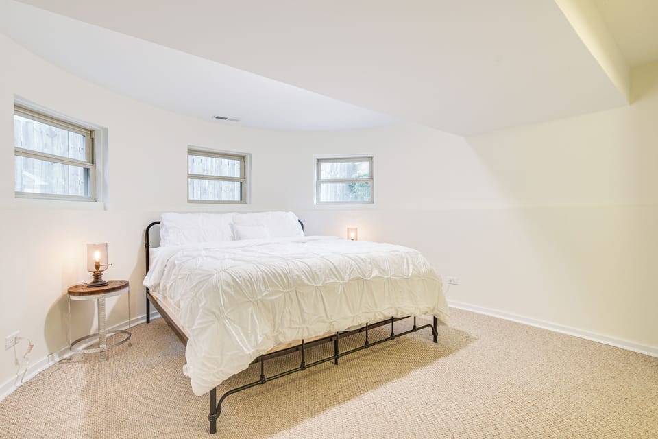 Bedroom 1 | King Bed | Linens Provided