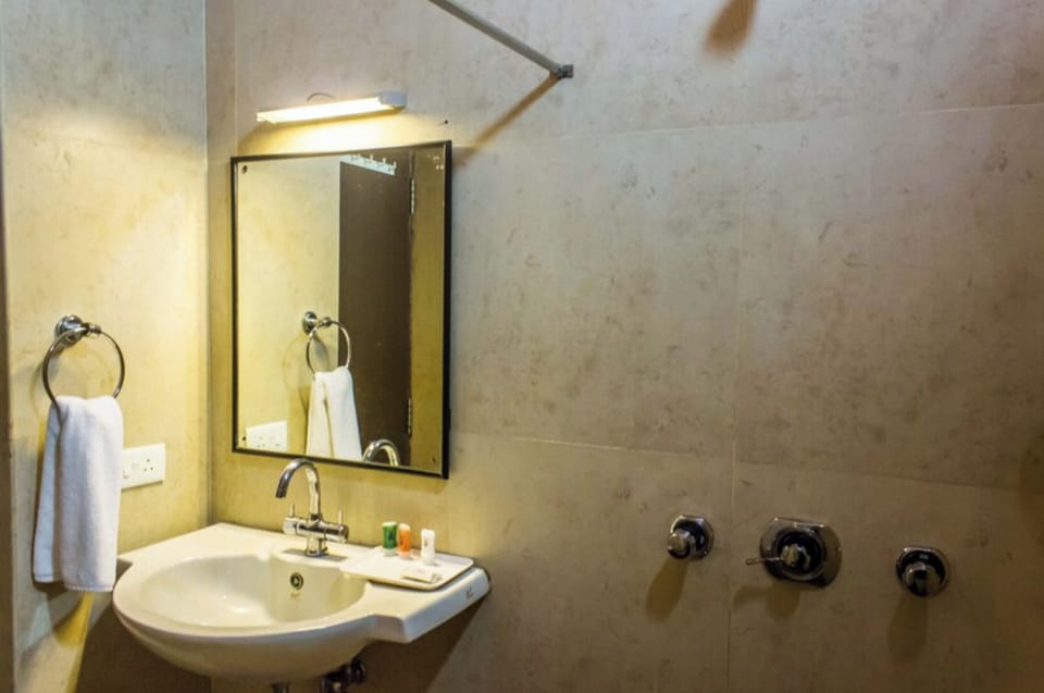 Premium Suite, Lake View | Bathroom | Shower, towels