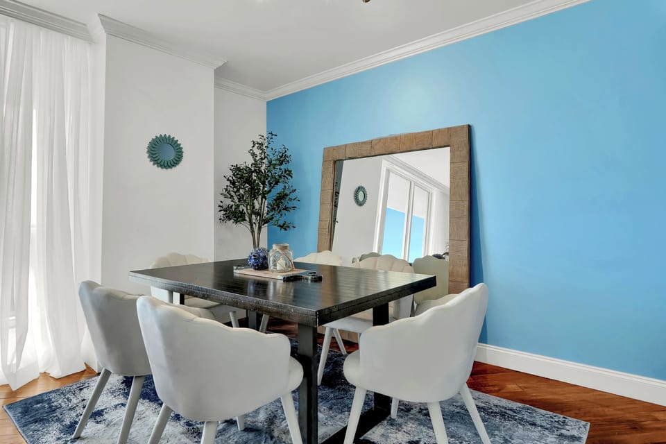 Basic Apartment, 2 Bedrooms, Balcony, Ocean View | Dining room