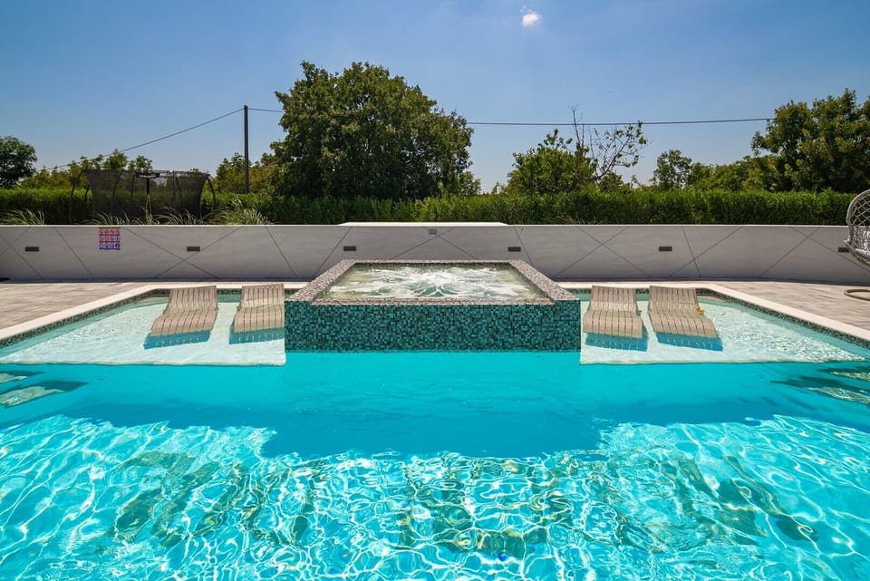 58-square-meter private heated pool with a jacuzzi
