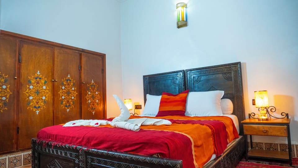 Double Room, Courtyard View | Desk, free WiFi