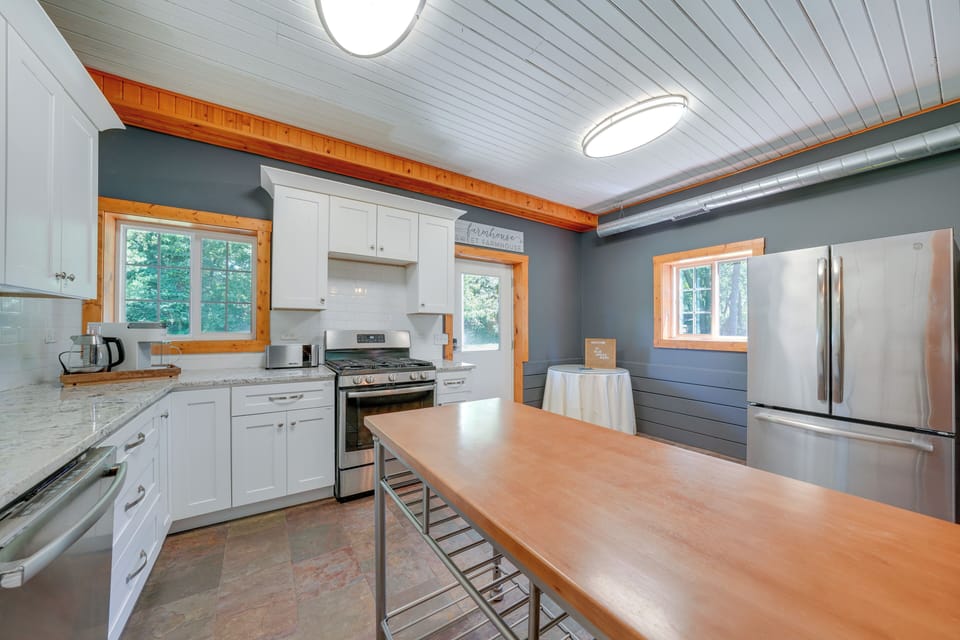 Kitchen | 1st Floor | Keurig, French Press & Drip Coffee Makers | Dishwasher
