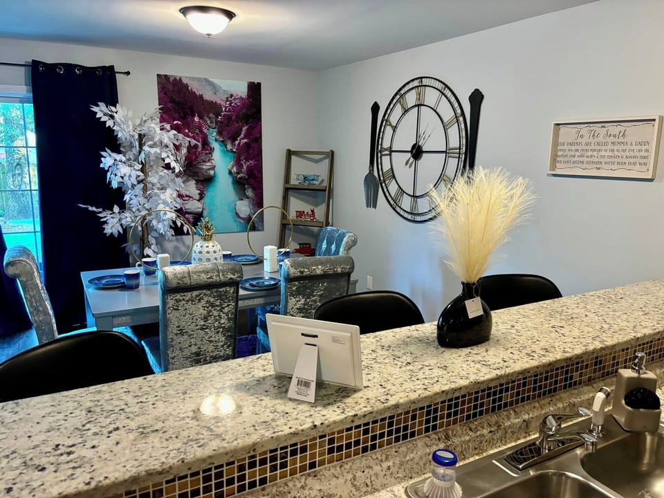 Dining Area: Stylish space with shimmering decor, perfect for delicious meals and memorable gatherings!