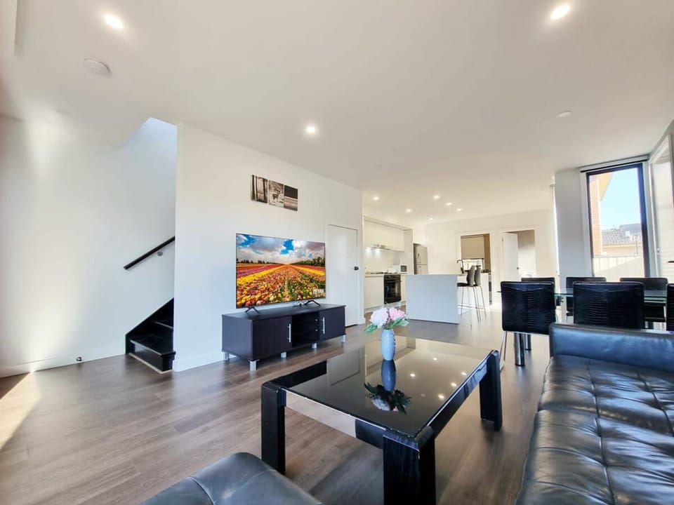 House | 2 bedrooms, desk, Internet