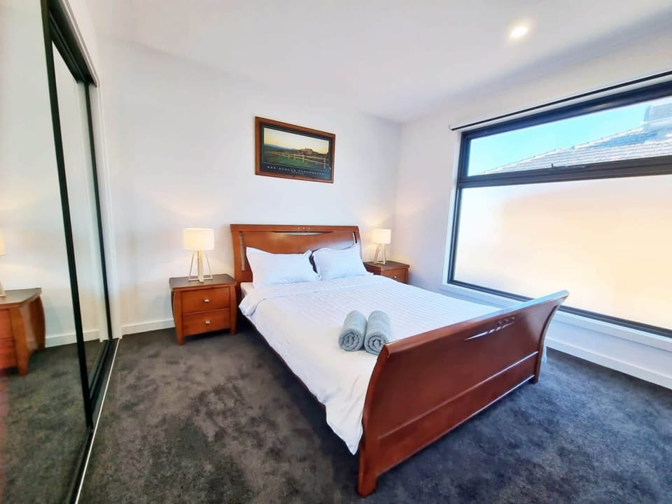 House | 2 bedrooms, desk, Internet