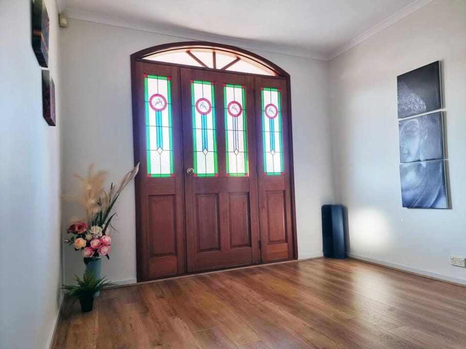 House | 4 bedrooms, in-room safe, desk, iron/ironing board