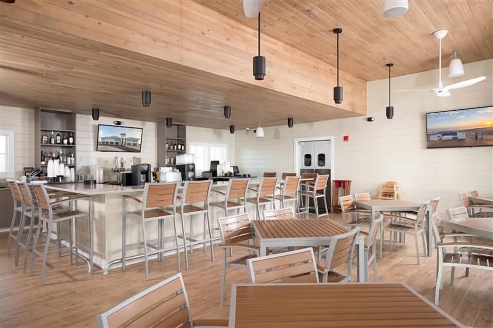 Throw on your SWIMSUIT, grab a TOWEL, don’t forget the SUNSCREEN, and GO! Full service food and cocktail service served 7-days a week. 
