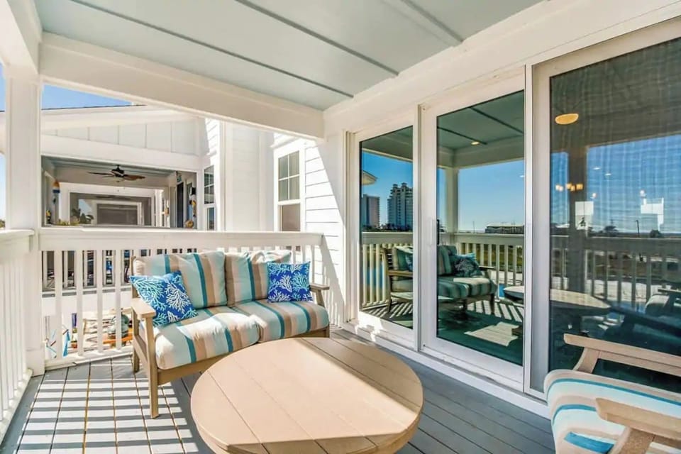 Sip your morning coffee and grab a sunset cocktail and feel the relaxation come over you as you breathe in the warm salt air and take in the breeze.