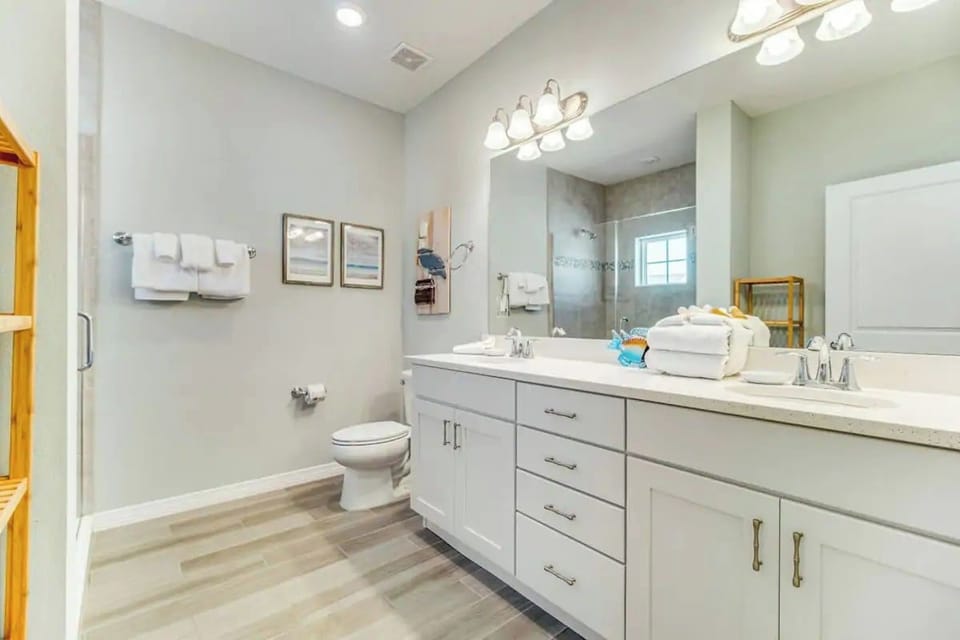 Master bath double vanity with plenty of storage space to spare!