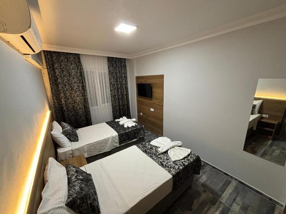 Classic Twin Room | Laptop workspace, soundproofing, free WiFi