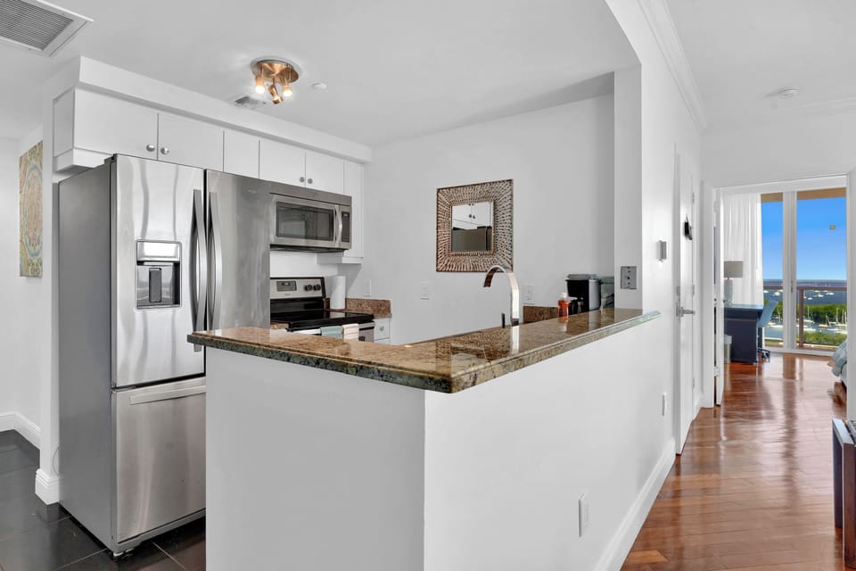 Deluxe Condo, 3 Bedrooms, Balcony, Ocean View | Private kitchen
